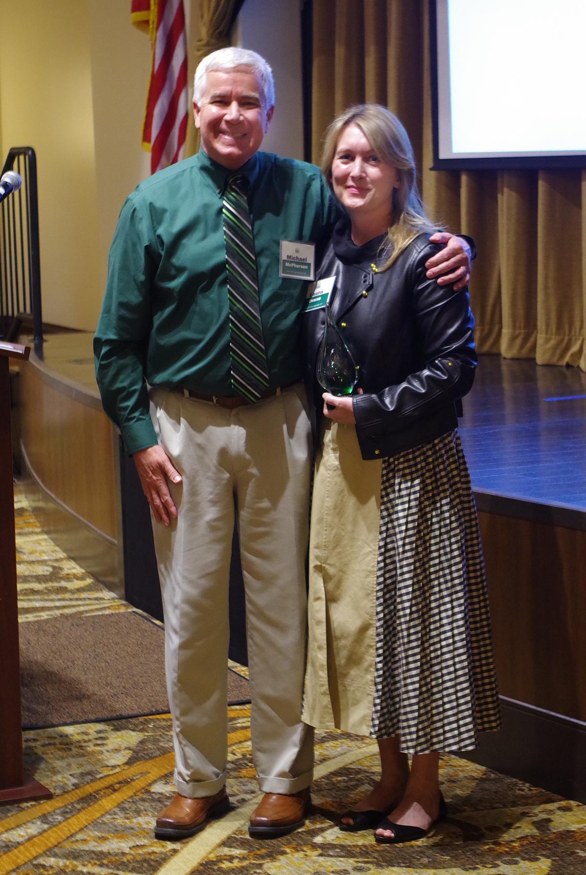 Laura Evans and Michel McPherson posing with OLLI at UNT award