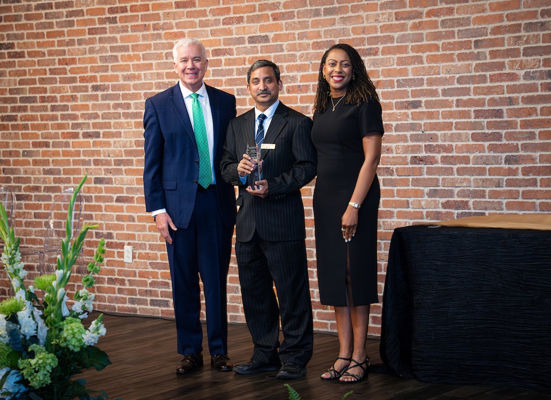 Kamesh Namuduri receiving award on stage