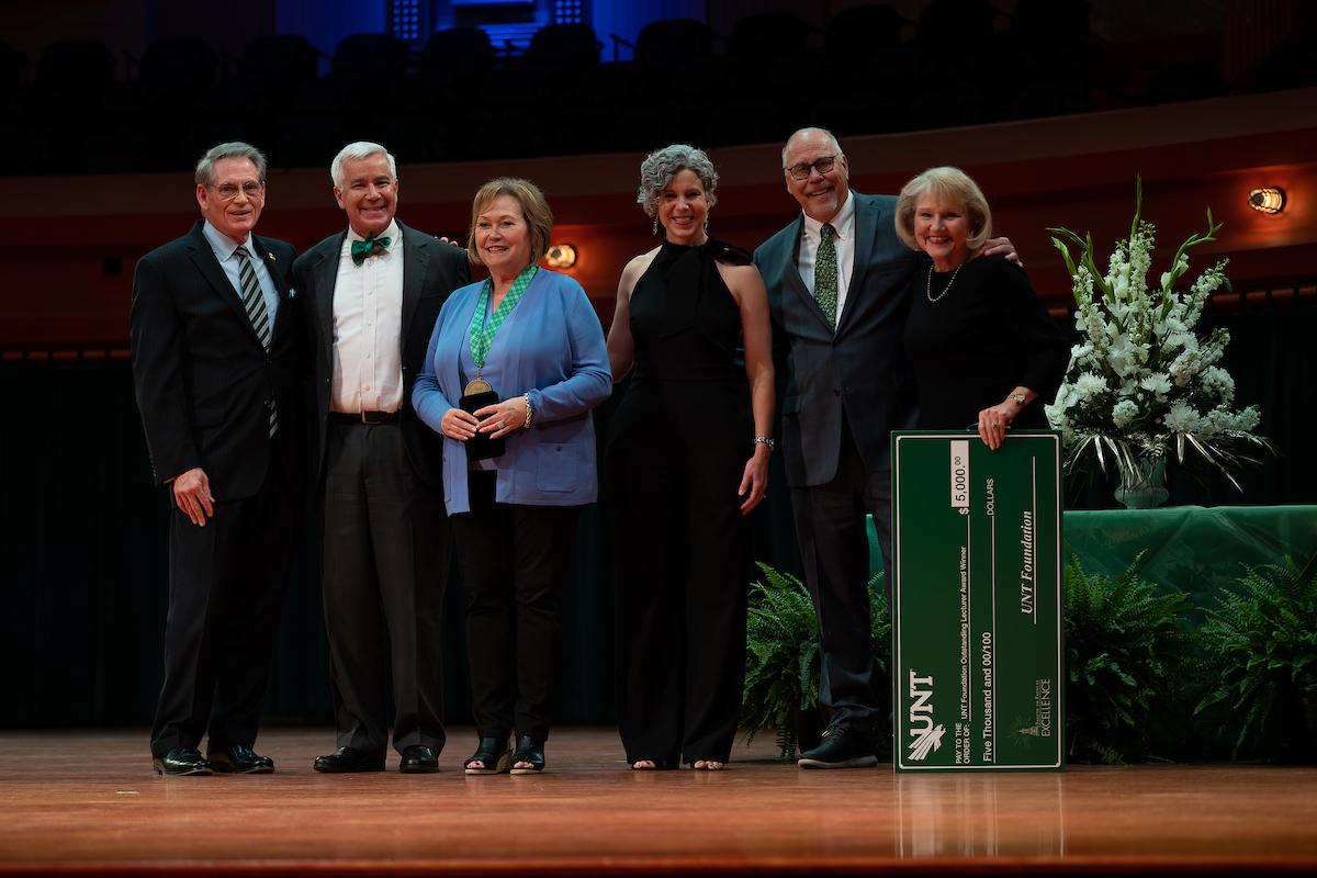  Leslie Roberts accepts the UNT Foundation Outstanding Lecturer Award at the 2022 Salute to Faculty Excellence