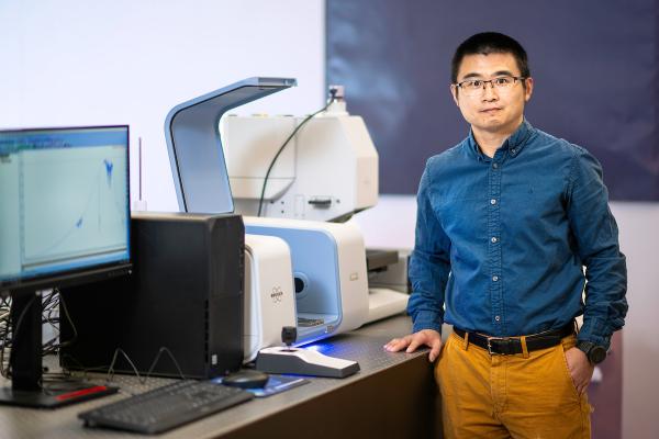 UNT professor yuzhe xiao in his lab